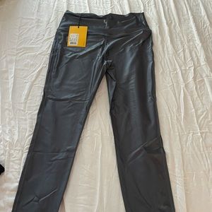 Lole ankle leggings. Never worn, size M. Matching top also on sale.